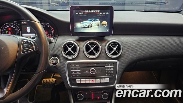 Mercedes-Benz A-Class 2017 — photo 14