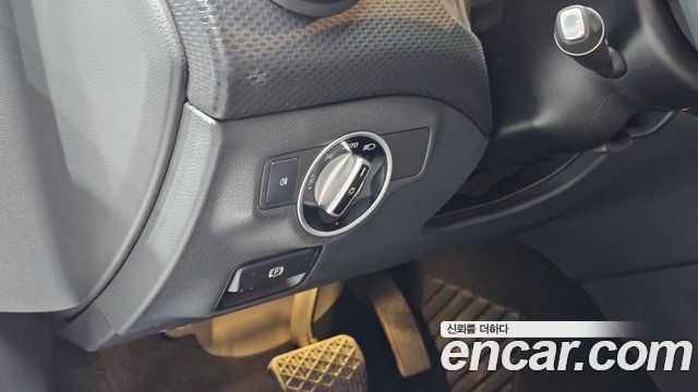 Mercedes-Benz A-Class 2017 — photo 16