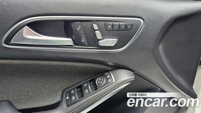 Mercedes-Benz A-Class 2017 — photo 17