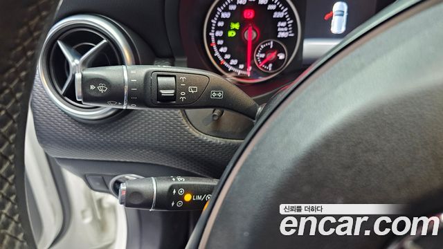 Mercedes-Benz A-Class 2017 — photo 18