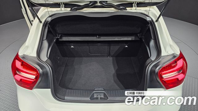 Mercedes-Benz A-Class 2017 — photo 20