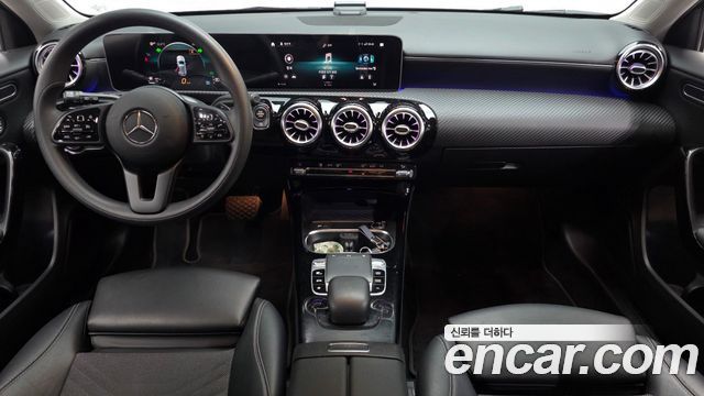 Mercedes-Benz A-Class 2020 — photo 10