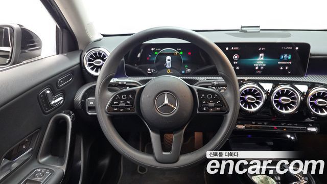 Mercedes-Benz A-Class 2020 — photo 19
