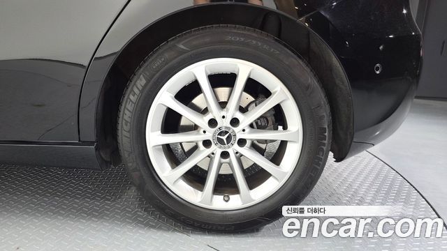 Mercedes-Benz A-Class 2020 — photo 7