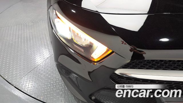 Mercedes-Benz A-Class 2020 — photo 8