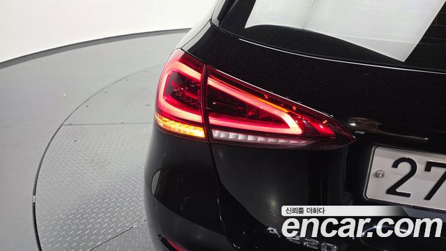Mercedes-Benz A-Class 2020 — photo 9