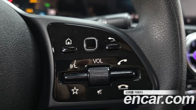 Mercedes-Benz A-Class 2020 — photo 31