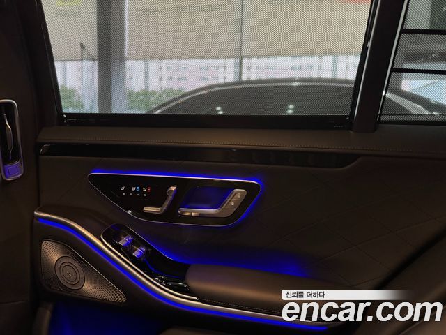 Mercedes-Benz S-Class 2023 — photo 17
