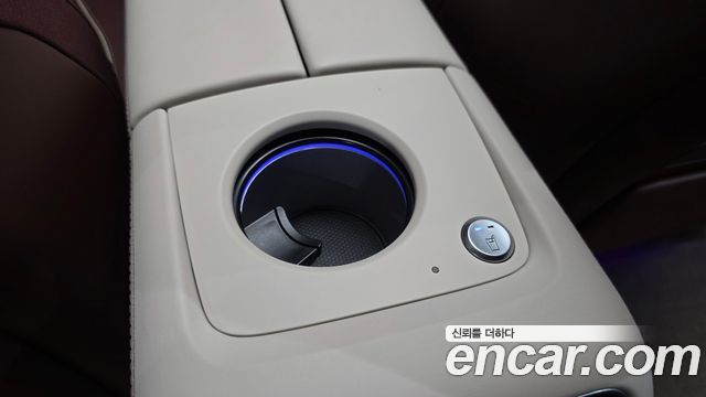 Mercedes-Benz GLS-Class 2023 — photo 31