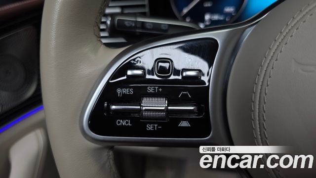 Mercedes-Benz GLS-Class 2023 — photo 32