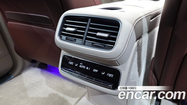 Mercedes-Benz GLS-Class 2023 — photo 33