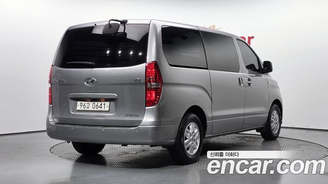 Hyundai Starex 2019 — photo 2