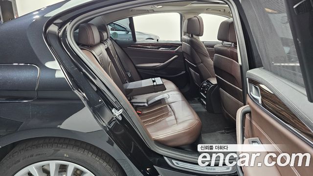 BMW 5-Series 2023 — photo 12