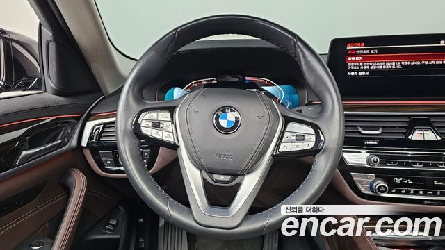 BMW 5-Series 2023 — photo 13