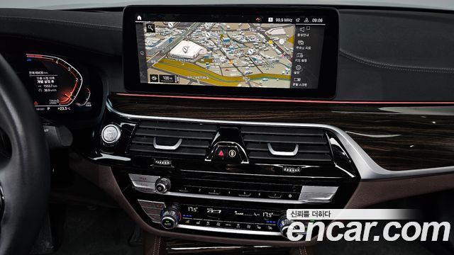 BMW 5-Series 2023 — photo 14