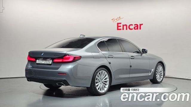 BMW 5-Series 2023 — photo 2