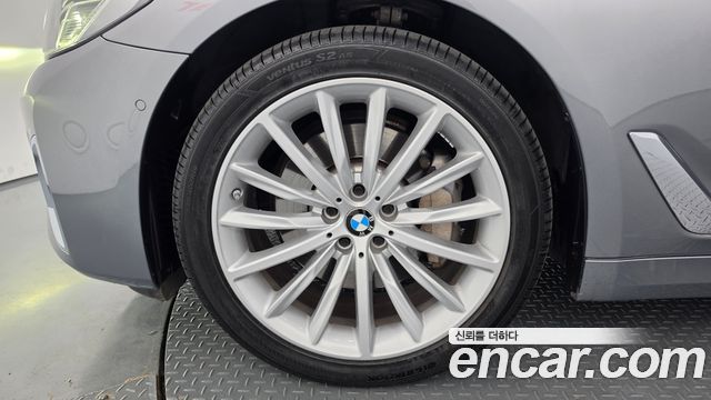 BMW 5-Series 2023 — photo 5