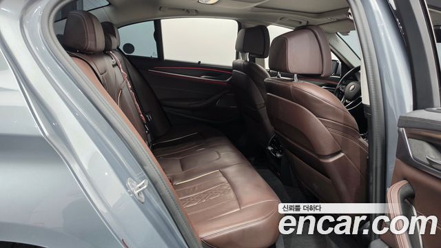 BMW 5-Series 2023 — photo 12