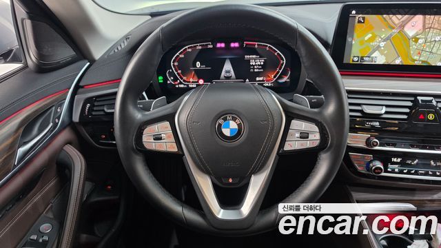 BMW 5-Series 2023 — photo 13