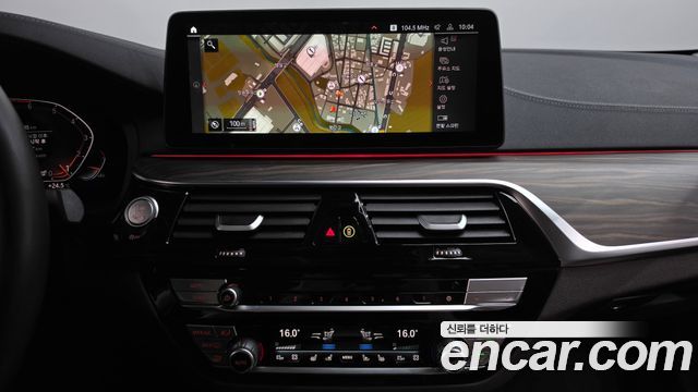BMW 5-Series 2023 — photo 14