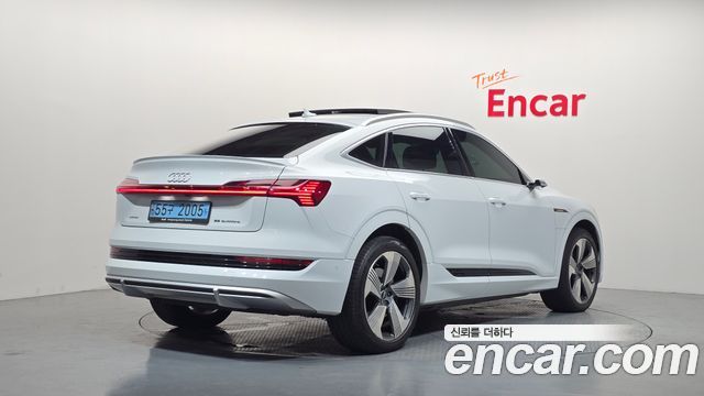 Audi e-tron 2021 — photo 2