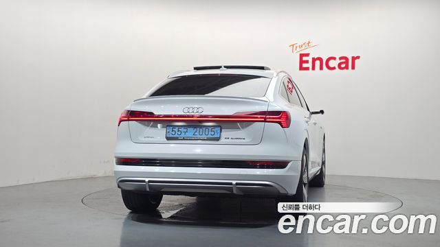 Audi e-tron 2021 — photo 4