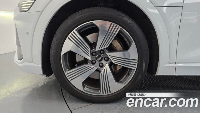 Audi e-tron 2021 — photo 5