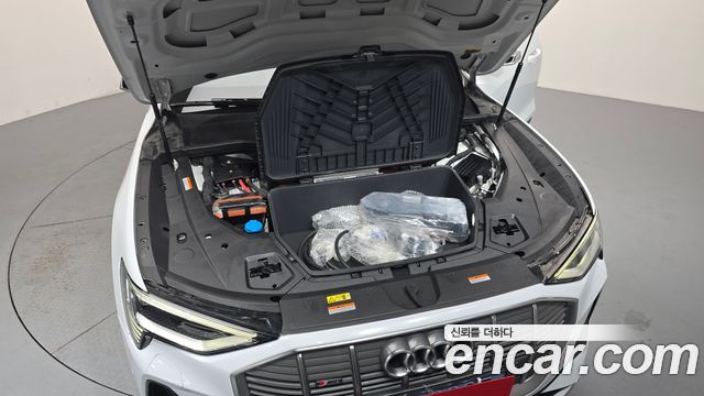 Audi e-tron 2021 — photo 6