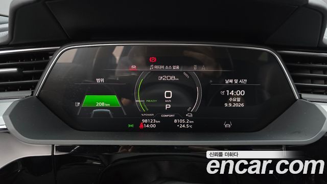 Audi e-tron 2021 — photo 8