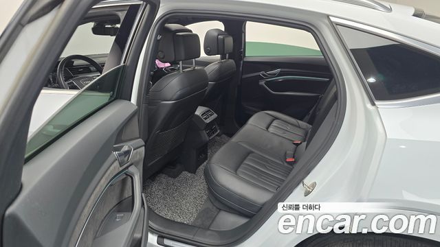 Audi e-tron 2021 — photo 11