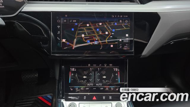 Audi e-tron 2021 — photo 13