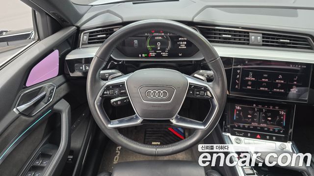 Audi e-tron 2021 — photo 14