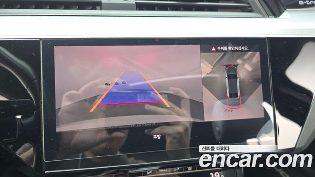 Audi e-tron 2021 — photo 15