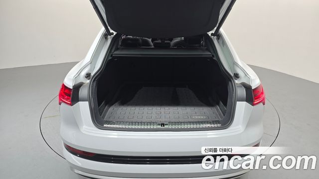 Audi e-tron 2021 — photo 17