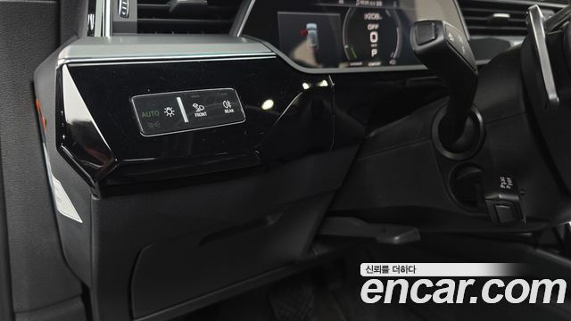 Audi e-tron 2021 — photo 20