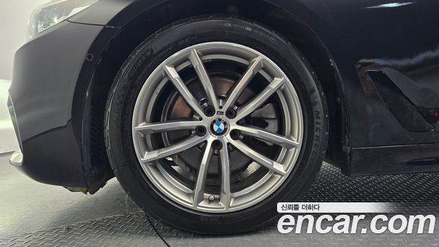 BMW 5-Series 2017 — photo 5