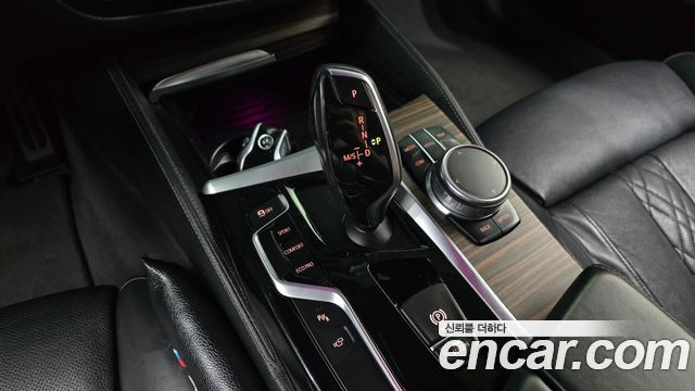 BMW 5-Series 2017 — photo 12