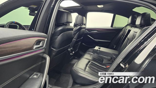 BMW 5-Series 2017 — photo 18
