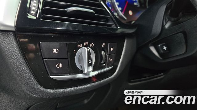 BMW 5-Series 2017 — photo 20