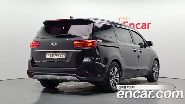 Kia Canival 2019 — photo 2
