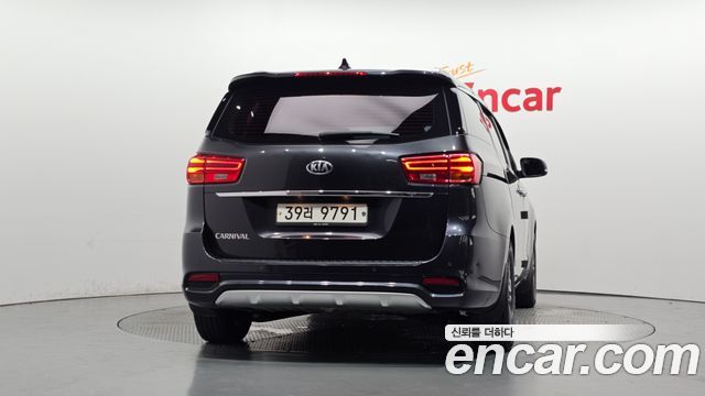 Kia Canival 2019 — photo 4