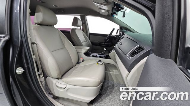 Kia Canival 2019 — photo 16