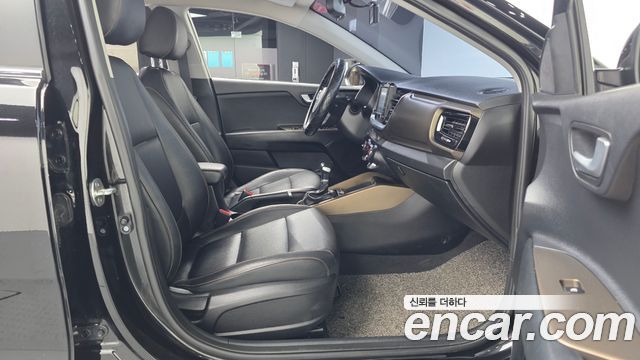 Kia Stonic 2018 — photo 11