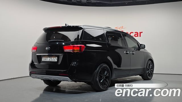 Kia Canival 2017 — photo 2
