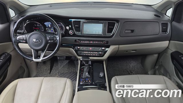 Kia Canival 2017 — photo 10