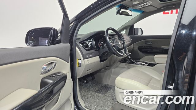 Kia Canival 2017 — photo 13