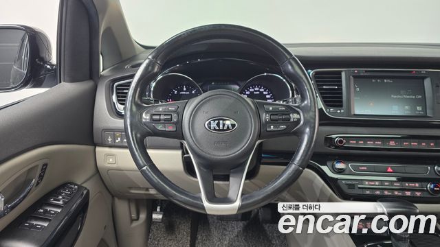 Kia Canival 2017 — photo 18