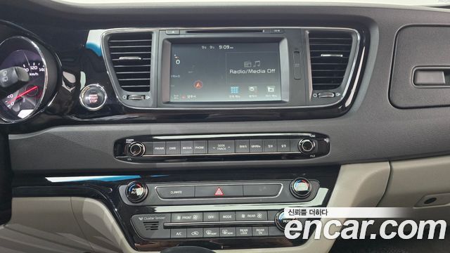 Kia Canival 2017 — photo 19