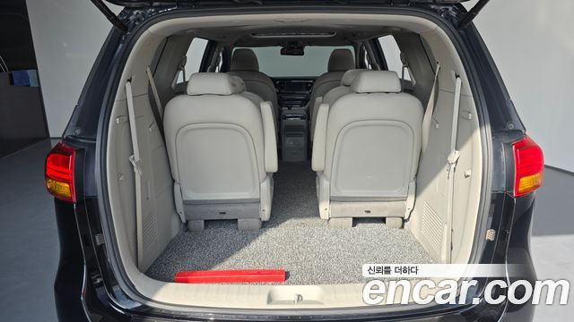 Kia Canival 2017 — photo 27