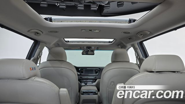Kia Canival 2017 — photo 31